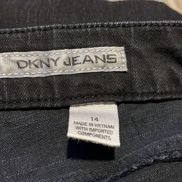 DKNY Jeans Capris, Black, size 14 - Picture 6 of 9